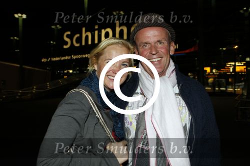 Schiphol 27 / 28 oktober 2011
Sonja Bakker en haar nieuwe vriend Jan arriveren op schiphol na vakantie naar ibiza.
Peter Smulders bv