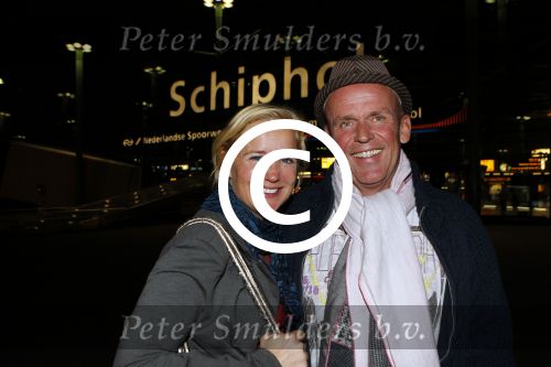 Schiphol 27 / 28 oktober 2011
Sonja Bakker en haar nieuwe vriend Jan arriveren op schiphol na vakantie naar ibiza.
Peter Smulders bv