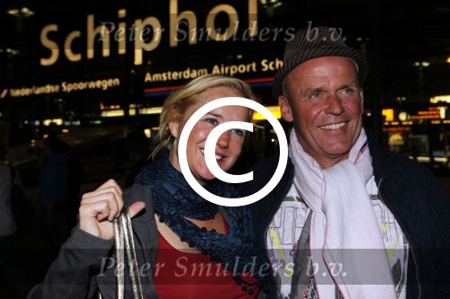 Schiphol 27 / 28 oktober 2011
Sonja Bakker en haar nieuwe vriend Jan arriveren op schiphol na vakantie naar ibiza.
Peter Smulders bv