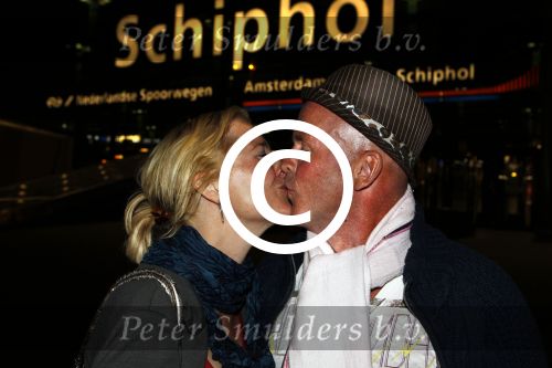 Schiphol 27 / 28 oktober 2011
Sonja Bakker en haar nieuwe vriend Jan arriveren op schiphol na vakantie naar ibiza.
Peter Smulders bv