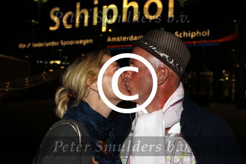 Schiphol 27 / 28 oktober 2011
Sonja Bakker en haar nieuwe vriend Jan arriveren op schiphol na vakantie naar ibiza.
Peter Smulders bv