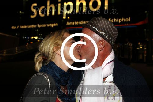 Schiphol 27 / 28 oktober 2011
Sonja Bakker en haar nieuwe vriend Jan arriveren op schiphol na vakantie naar ibiza.
Peter Smulders bv