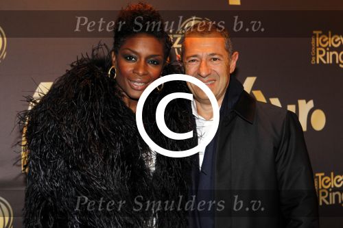 Amsterdam 21 oktober 2011
Uitreiking televizierring 2011 in carre. Sylvana Simons met Ronald kahn
Peter Smulders bv