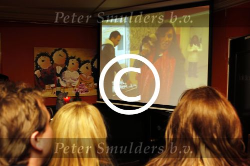 Amsterdam 20 oktober 2011
De diva s draaien door op tv wordt bekeken door Patricia Paay Patty Brard en Tatjana.
Peter Smulders bv