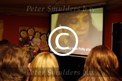 Amsterdam 20 oktober 2011
De diva s draaien door op tv wordt bekeken door Patricia Paay Patty Brard en Tatjana.
Peter Smulders bv