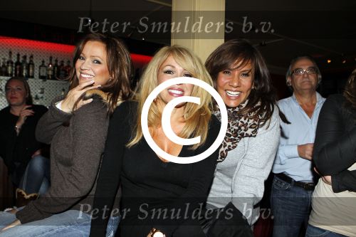 Amsterdam 20 oktober 2011
De diva s draaien door op tv wordt bekeken door Patricia Paay Patty Brard en Tatjana.
Peter Smulders bv