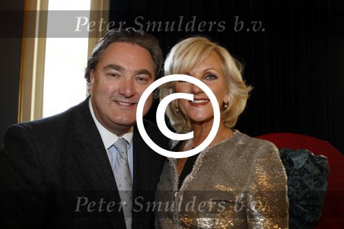 Amsterdam 24 oktober 2011
Presentatie borstbeeld Tineke Schouten in Carre. Tineke met Erwin v Lambaart
Peter Smulders bv