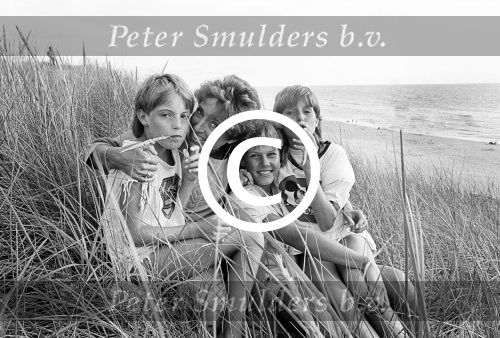 Bergen, 28 Juli 1985
Trea Dobbs met haar beide dochters tijdelijk verhuisd.
Foto Peter Smulders BV