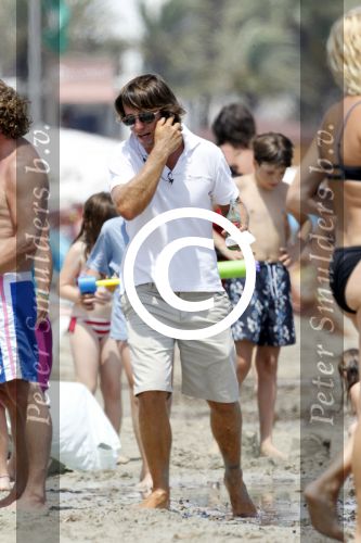 Ibiza 26 juli 2011
Wendy v Dijk met Erland Galjaard en Sem en Lizzy op het strand. Ook Martijn Amanda Bickel Jasmijn Achilles en Michelle Krabbe zijn aanwezig bij coco beach.
Matias de vriend van Vivian Reys
Peter Smulders bv