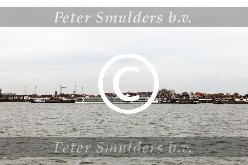 Volendam 27 oktober 2011
Jan Smit krijgt cd , gouden plaat en onderscheiding van de stad Volendam.
Peter Smulders bv