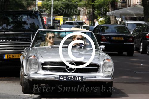 Amsterdam 20 augustus 2011
Wesly Bronkhorst met zijn vriendin Renee Gunning in Mercedes cabrio.
Peter Smulders bv