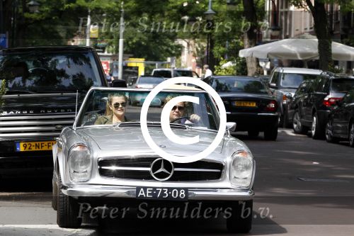 Amsterdam 20 augustus 2011
Wesly Bronkhorst met zijn vriendin Renee Gunning in Mercedes cabrio.
Peter Smulders bv