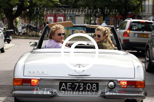 Amsterdam 20 augustus 2011
Wesly Bronkhorst met zijn vriendin Renee Gunning in Mercedes cabrio.
Peter Smulders bv