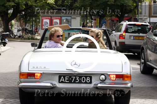 Amsterdam 20 augustus 2011
Wesly Bronkhorst met zijn vriendin Renee Gunning in Mercedes cabrio.
Peter Smulders bv