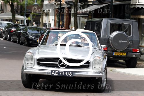 Amsterdam 20 augustus 2011
Wesly Bronkhorst met zijn vriendin Renee Gunning in Mercedes cabrio.
Peter Smulders bv