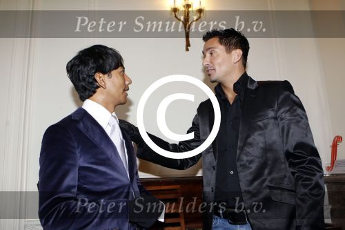 Zeist 19 oktober 2011
Presentatie cd van Wibi Soerjadi bij hem thuis. Guido Weijers reikt hem uit.
Peter Smulders bv