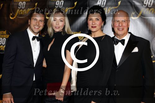 Amsterdam 28 oktober 2011
Tuschinski bestaat 90 jaar. Winston Gerschtanowitz met Renate Verbaan en Ronnie en Miriam Gerschtanowitz
Peter Smulders bv
