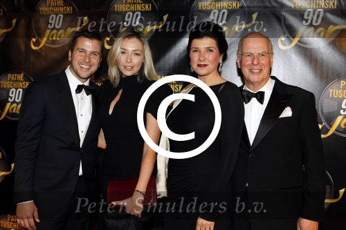Amsterdam 28 oktober 2011
Tuschinski bestaat 90 jaar. Winston Gerschtanowitz met Renate Verbaan en Ronnie en Miriam Gerschtanowitz
Peter Smulders bv