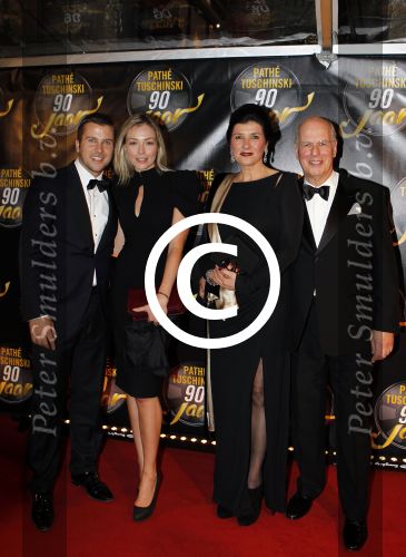 Amsterdam 28 oktober 2011
Tuschinski bestaat 90 jaar. Winston Gerschtanowitz met Renate Verbaan en Ronnie en Miriam Gerschtanowitz
Peter Smulders bv