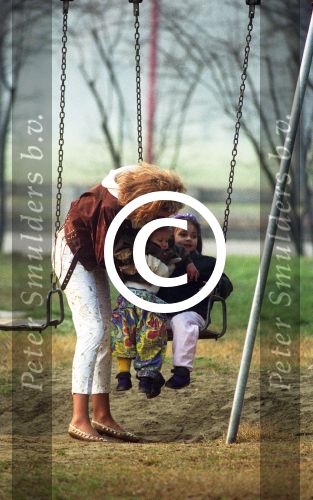 Milaan, 8 December 1989
Yvonne Gullit ( Yvonne de Vries ) met haar twee kinderen Felicity Gullit en Chamaine Gullit
Foto Peter Smulders BV
