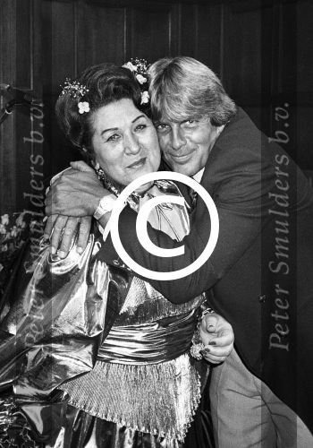 1984
ZZN (Mary Servaes Zangeres zonder Naam), wordt 65 jaar.
Met fotograaf Peter Smulders