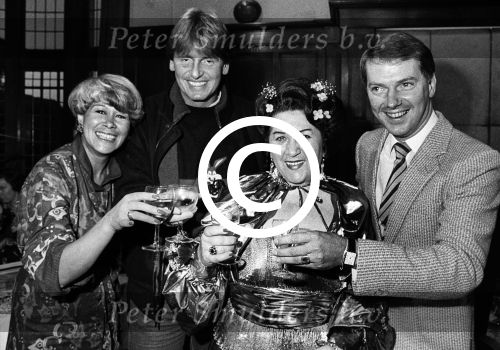 1984 ZZN (Zangeres zonder Naam, May Servaes)
hier op de foto met Ronnie Tober, Anneke Gronloh en Henny Huisman
Foto Peter smulders