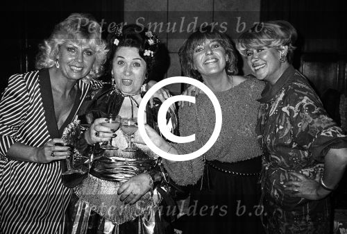 1984 ZZN (Zangeres zonder Naam, May Servaes)
hier op de foto met Ronnie Tober, Anneke Gronloh en Henny Huisman
Foto Peter smulders