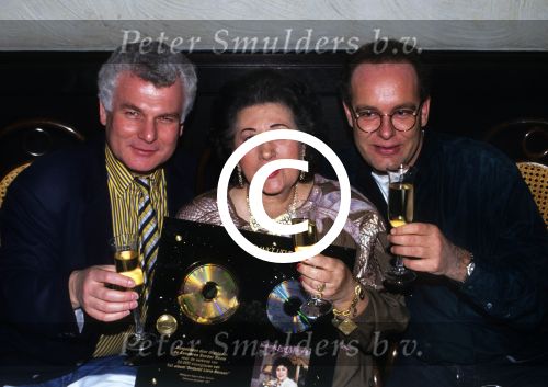 Zangeres Zonder Naam, ZZN, Mary Servaes
1991 Gouden Lp hier samen op de foto met Gert Berg en Ad Kraamer
Foto Peter Smulders Bv