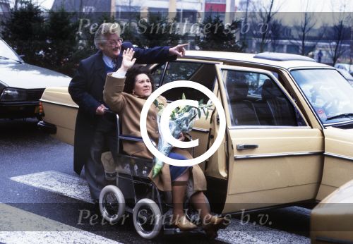 Geldrop,. 20 December 1984
ZZN uit het het Sint Anna Ziekenhuis in Geldrop
Samen op de foto met haar man Sjo Servaes
Foto Peter Smulders BV