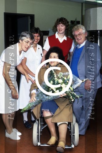 Geldrop,. 20 December 1984
ZZN uit het het Sint Anna Ziekenhuis in Geldrop
Samen op de foto met haar man Sjo Servaes
Foto Peter Smulders BV