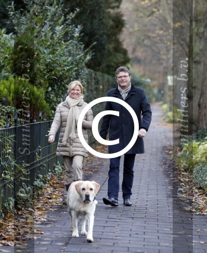 Blaricum 18 november 2012
Anita Meyer met haar vriend aan het wandelen met de hond.
Peter Smulders bv
