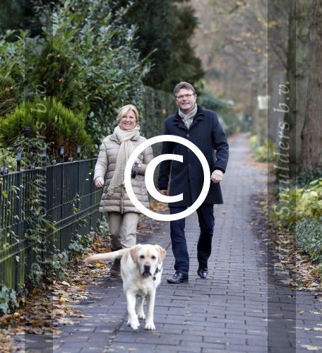 Blaricum 18 november 2012
Anita Meyer met haar vriend aan het wandelen met de hond.
Peter Smulders bv