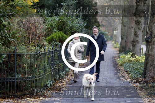 Blaricum 18 november 2012
Anita Meyer met haar vriend aan het wandelen met de hond.
Peter Smulders bv
