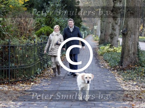 Blaricum 18 november 2012
Anita Meyer met haar vriend aan het wandelen met de hond.
Peter Smulders bv