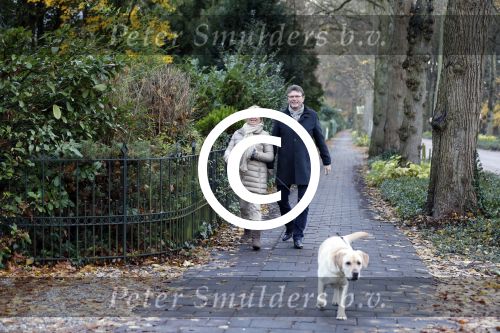 Blaricum 18 november 2012
Anita Meyer met haar vriend aan het wandelen met de hond.
Peter Smulders bv