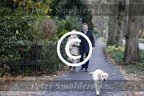 Blaricum 18 november 2012
Anita Meyer met haar vriend aan het wandelen met de hond.
Peter Smulders bv
