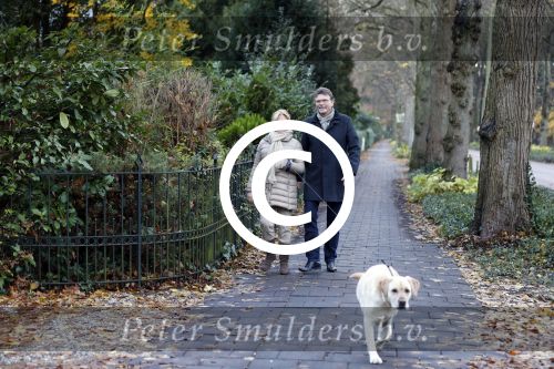 Blaricum 18 november 2012
Anita Meyer met haar vriend aan het wandelen met de hond.
Peter Smulders bv