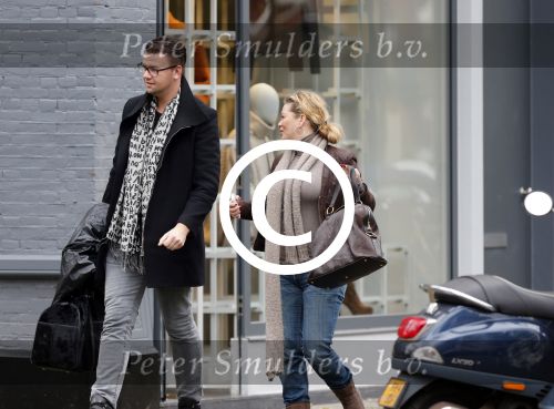 Amsterdam 9 november 2012
Antje Monteiro met een vriend op de cornelis schuytstraat.
Peter Smulders bv