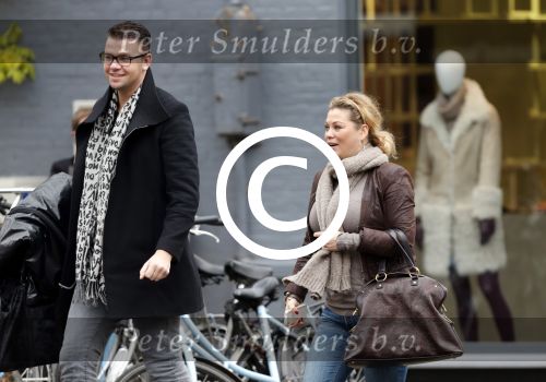 Amsterdam 9 november 2012
Antje Monteiro met een vriend op de cornelis schuytstraat.
Peter Smulders bv