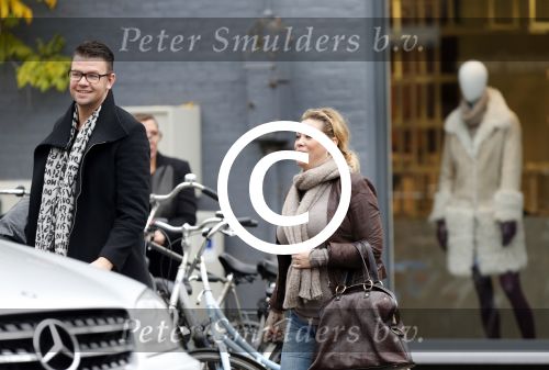 Amsterdam 9 november 2012
Antje Monteiro met een vriend op de cornelis schuytstraat.
Peter Smulders bv