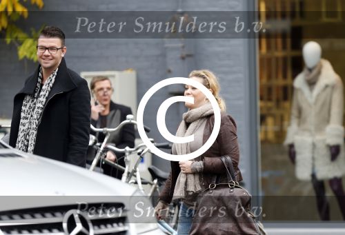 Amsterdam 9 november 2012
Antje Monteiro met een vriend op de cornelis schuytstraat.
Peter Smulders bv
