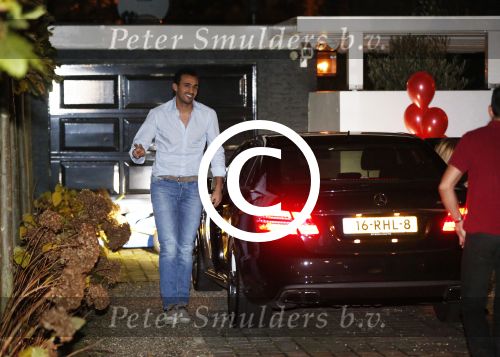 Zoetermeer Amsterdam 9 november 2012
Estelle Cruijff haalt haar vriend Badr Hari op bij de gevangenis in Zoetermeer en rijdt daarna naar haar huis toe in Amsterdam.
Peter Smulders bv