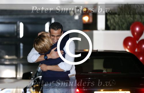 Zoetermeer Amsterdam 9 november 2012
Estelle Cruijff haalt haar vriend Badr Hari op bij de gevangenis in Zoetermeer en rijdt daarna naar haar huis toe in Amsterdam.
Peter Smulders bv