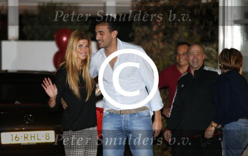 Zoetermeer Amsterdam 9 november 2012
Estelle Cruijff haalt haar vriend Badr Hari op bij de gevangenis in Zoetermeer en rijdt daarna naar haar huis toe in Amsterdam.
Peter Smulders bv