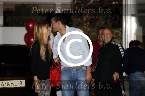 Zoetermeer Amsterdam 9 november 2012
Estelle Cruijff haalt haar vriend Badr Hari op bij de gevangenis in Zoetermeer en rijdt daarna naar haar huis toe in Amsterdam.
Peter Smulders bv