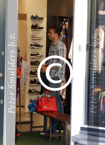 Amsterdam 11 november 2012
Estelle Cruiff en Badr Hari doen boodschappen in Amsterdam met Maxim Gullit.
Peter Smulders bv