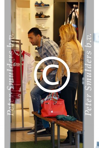 Amsterdam 11 november 2012
Estelle Cruiff en Badr Hari doen boodschappen in Amsterdam met Maxim Gullit.
Peter Smulders bv