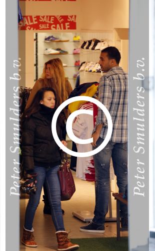 Amsterdam 11 november 2012
Estelle Cruiff en Badr Hari doen boodschappen in Amsterdam met Maxim Gullit.
Peter Smulders bv