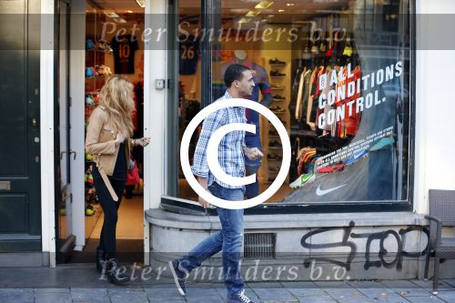 Amsterdam 11 november 2012
Estelle Cruiff en Badr Hari doen boodschappen in Amsterdam met Maxim Gullit.
Peter Smulders bv