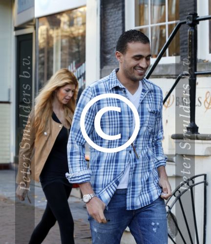Amsterdam 11 november 2012
Estelle Cruiff en Badr Hari doen boodschappen in Amsterdam met Maxim Gullit.
Peter Smulders bv